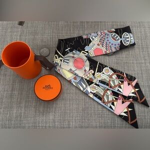 Hermes Odyssey Twilly in Noir / Rose